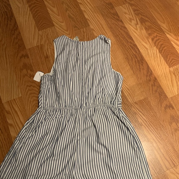 Striped Sleeveless pleated front side pocket jump - Picture 4 of 5
